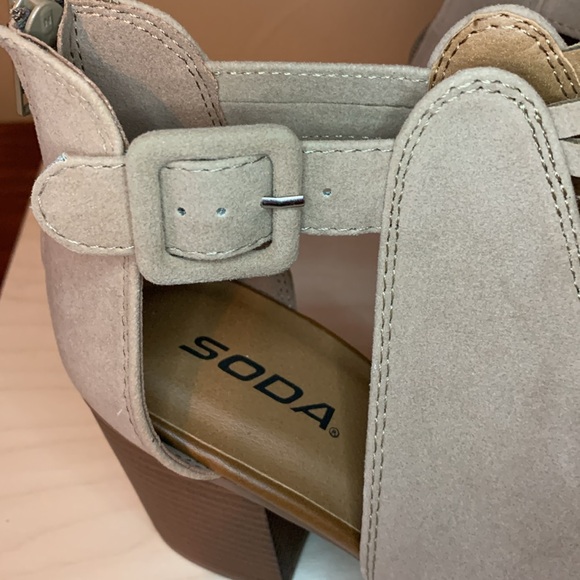 SODA Aran-s lt-taupe size 9 open toe chunky heel shoes - Picture 11 of 11